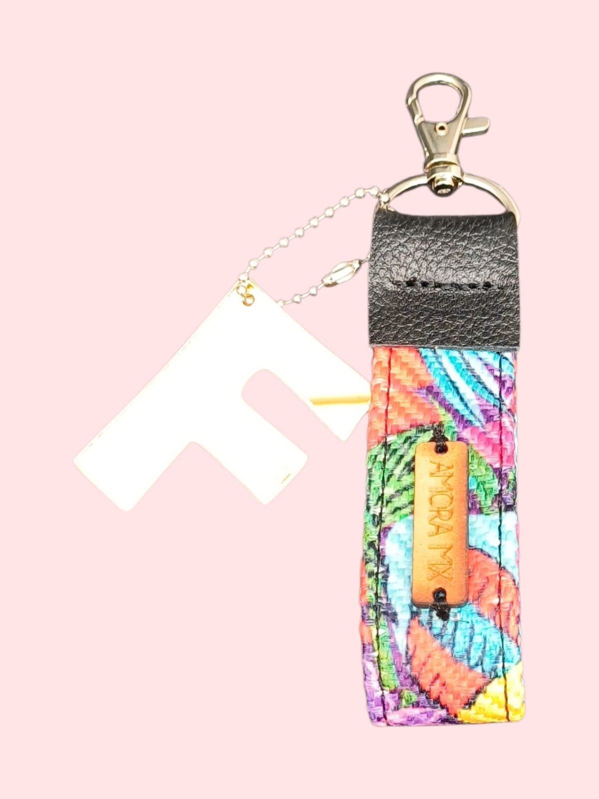 Personaliza el llavero con tu inicial