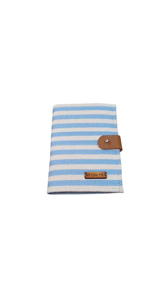 Porta Pasaporte Rayado Azul cielo con Beige💙